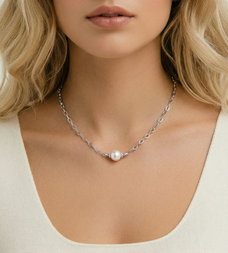 Simply Savvy Luna Pearl Chain Necklace
