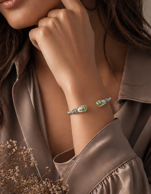 Load image into Gallery viewer, Simply Savvy Bali Handcrafted Sterling Silver Peridot Quartz Twisted Cable Bangle Bracelet
