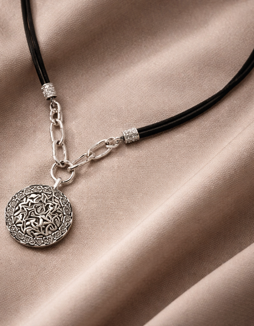Load image into Gallery viewer, Pre-Owned Silpada Silver Pendant Necklace - Retired Design
