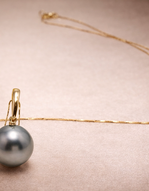 Load image into Gallery viewer, 14K Yellow Gold Tahitian Pearl Pendant Necklace | 12–13mm Round Grey-Green Pearl | 45cm
