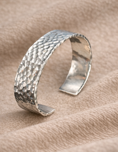 Load image into Gallery viewer, Pre-Owned Silpada Cuff Bracelet - Retired Design
