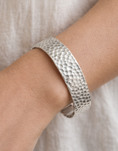 Load image into Gallery viewer, Pre-Owned Silpada Cuff Bracelet - Retired Design
