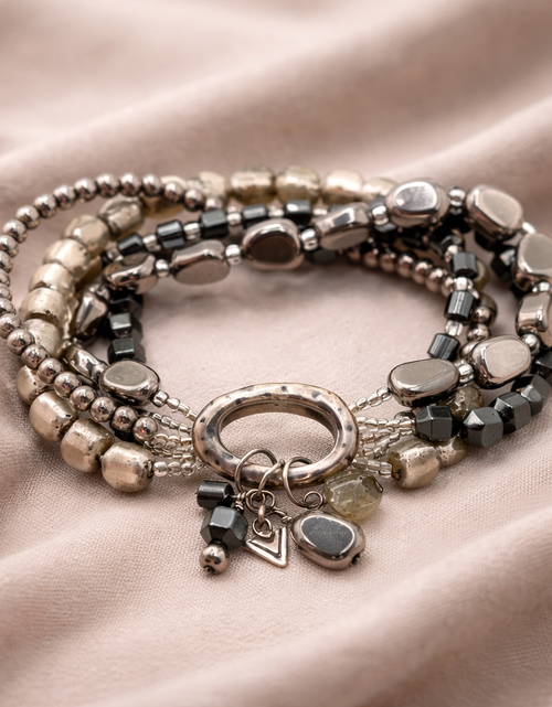 Load image into Gallery viewer, Pre-Owned Silpada Sterling Silver Hailstone Stretch Bracelet - Retired Design
