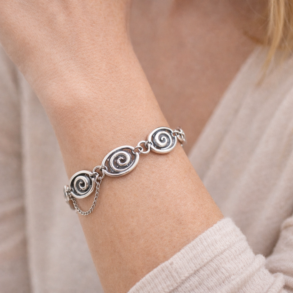 Pre-Owned Silpada Sterling Silver Swirl Bracelet - Retired Design