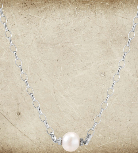 Simply Savvy Luna Pearl Chain Necklace